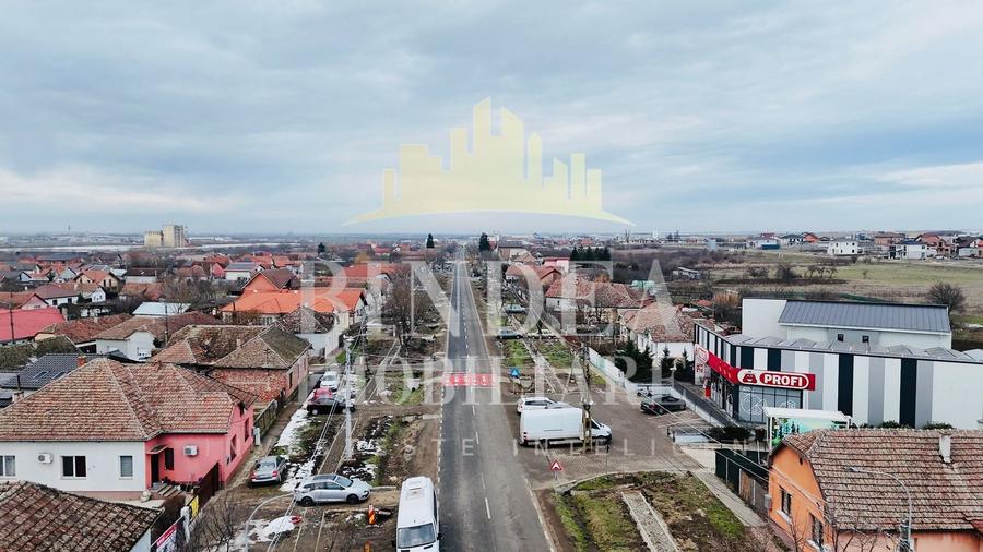 Casa pe principala in Giarmata  737mp teren - 2