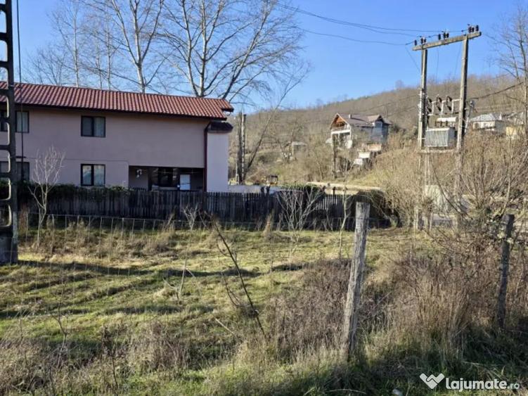 Teren 4.549 mp intravilan, cu posibilitate de parcelare. - 4