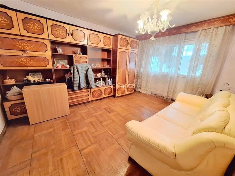 Apartament 4 camere, 2 bai, 80 mp, zona Narcisa