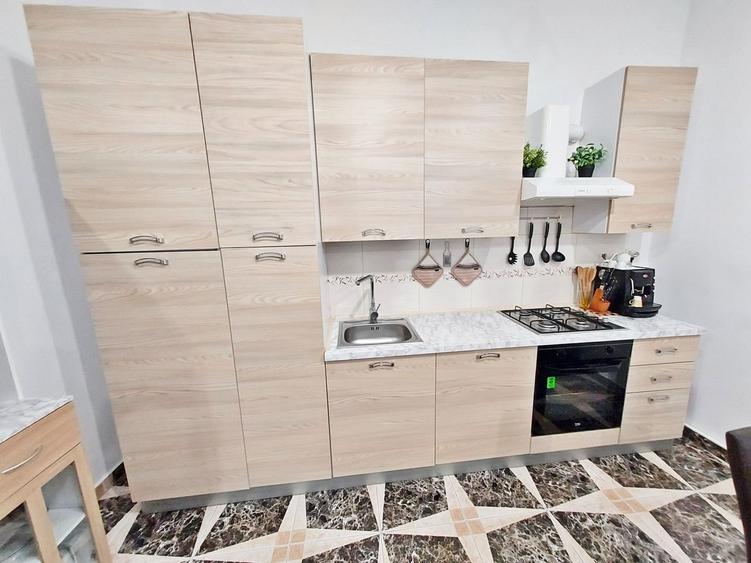 Apartament 3 camere, boxa, pod, parcare, Centru,  zona B-dul Eroilor - 14