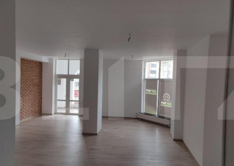 Spatiu in zona centrala, compartimentat, finisat nou - 1