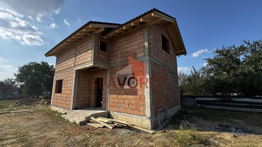 Casă individuală cu 3 camere cu Canalizare în Albina