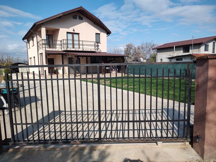 Vand proprietate casa cu teren ( 200 mp + 1250 mp) - 1