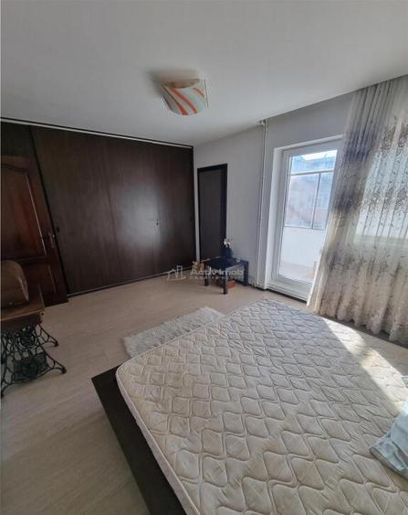 Apartament 3 cam renovat et 3 din 4 zona F-uri - 9