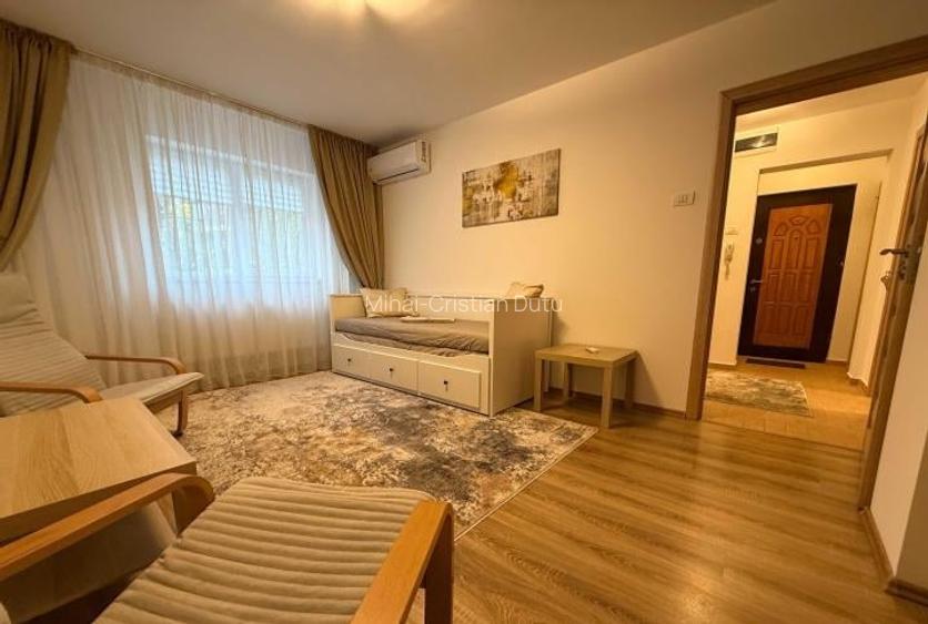 Garsonieră decomandată, mobilată în Gorjului