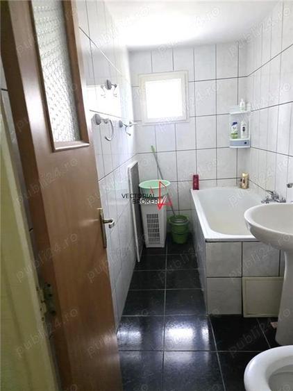 Decomandat, hol H, bloc 86, la 5 min de metrou OBOR - 11