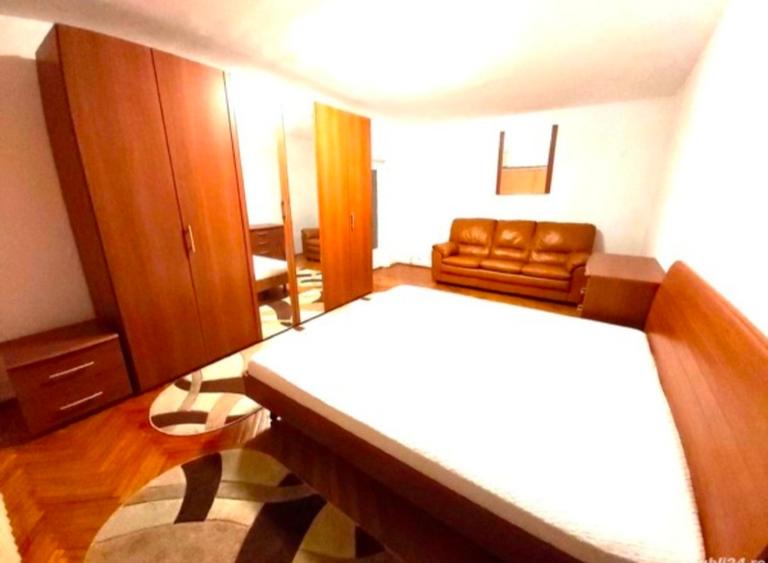 UNIRII CENTRAL, 4 camere-decomandat- Bloc MONOLIT - PROPRIETAR - 3