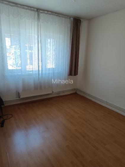 Apartament decomandat cu 3 camere de vânzare Apartament decomandat cu 3 camere de vânzare