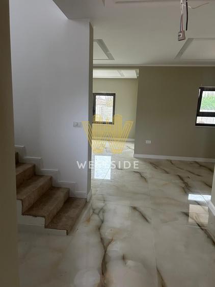 Casă individuală cu 6 camere cu Teren 465 Mp în Girocului
