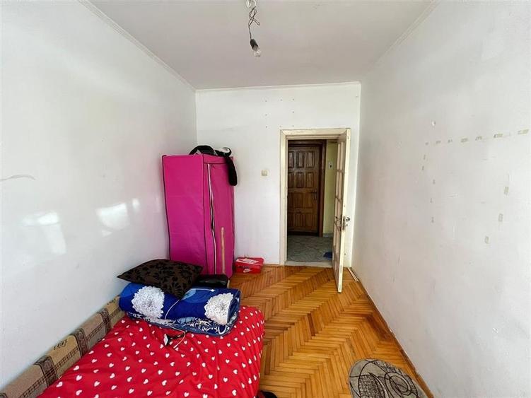 Apartament 3 camere , zona centrala, parter - 4