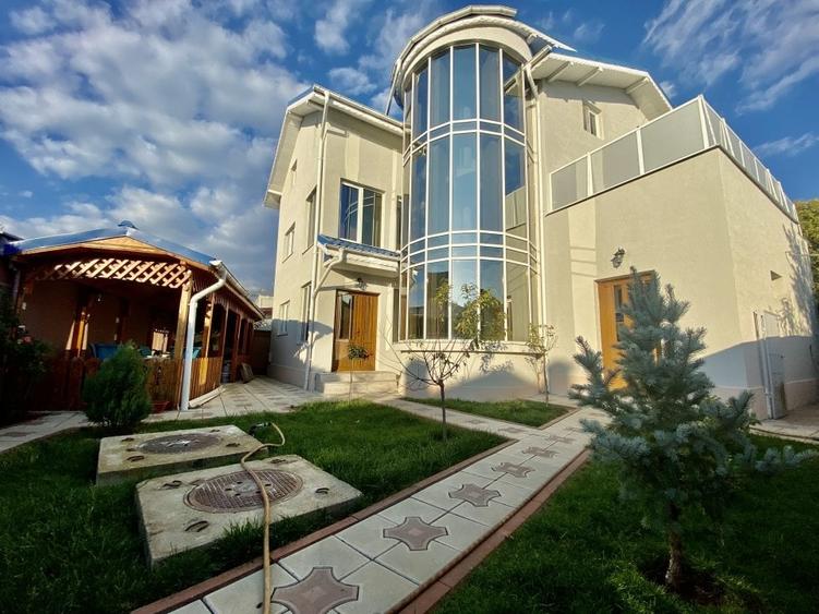 Urgent/Vânzare Casa/Vila, 4+ camere, teren 346 mp,  Targoviste, zona Micro 4 - 1