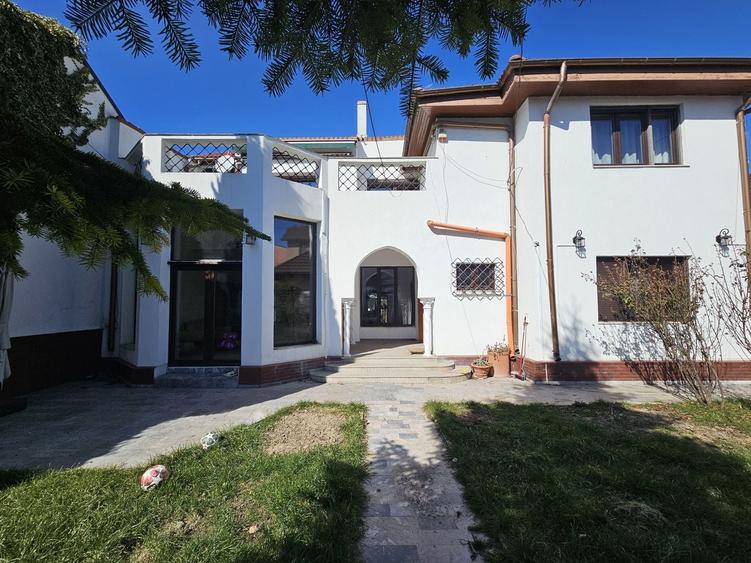 Vilă cu 7 camere în Faleză Nord – acces din 2 străzi/parcare în curte - 1