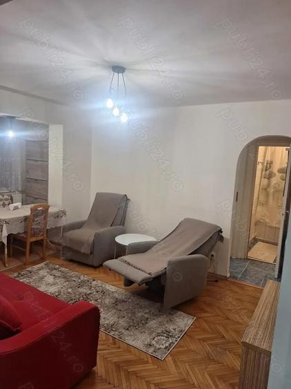 Inchiriez apartament cu 3 camere pe strada Toamnei micro 3. - 7