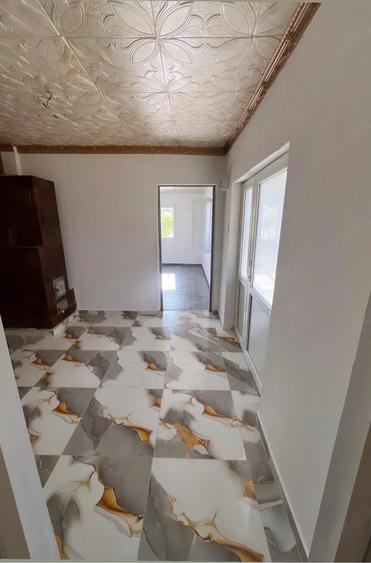 Casa de vanzare , casa este din paianta, complet renovata interior-exterior. - 2
