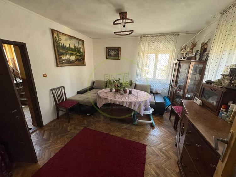 Casă individuală cu 5 camere cu Canalizare în Central