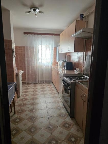 Apartament 3 camere, 73,47 m2 cu balcon închis, etaj 4, Central,oras Tg Ocna - 7
