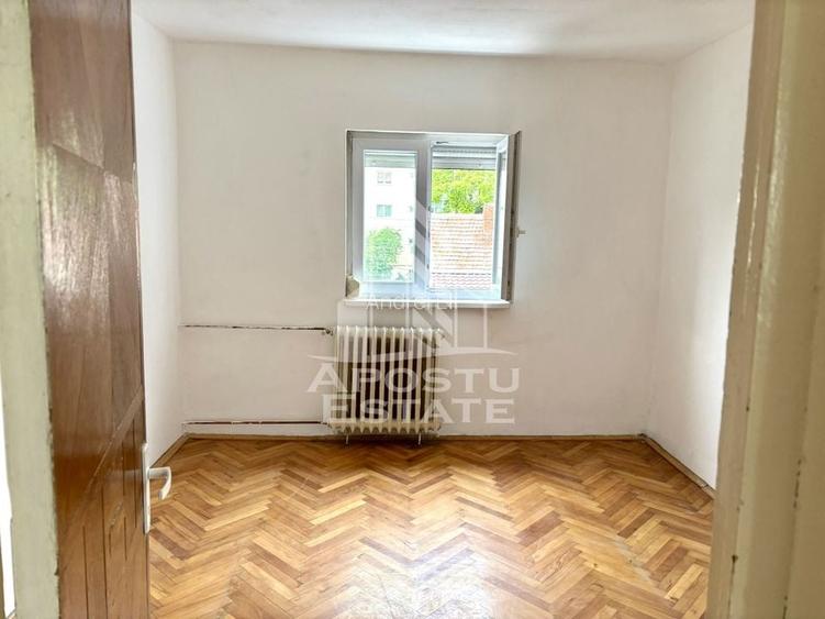 Apartament 2 camere, etaj intermediar, zona Sagului Apartament 2 camere, etaj intermediar, zona Sagului