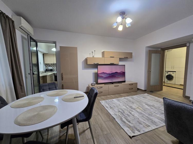 Apartament cu 3 camere decomandat în Muncii