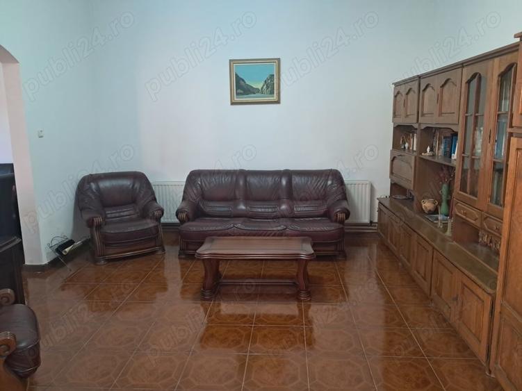 Casă cu 6 camere cu Teren 100 Mp în Blașcovici