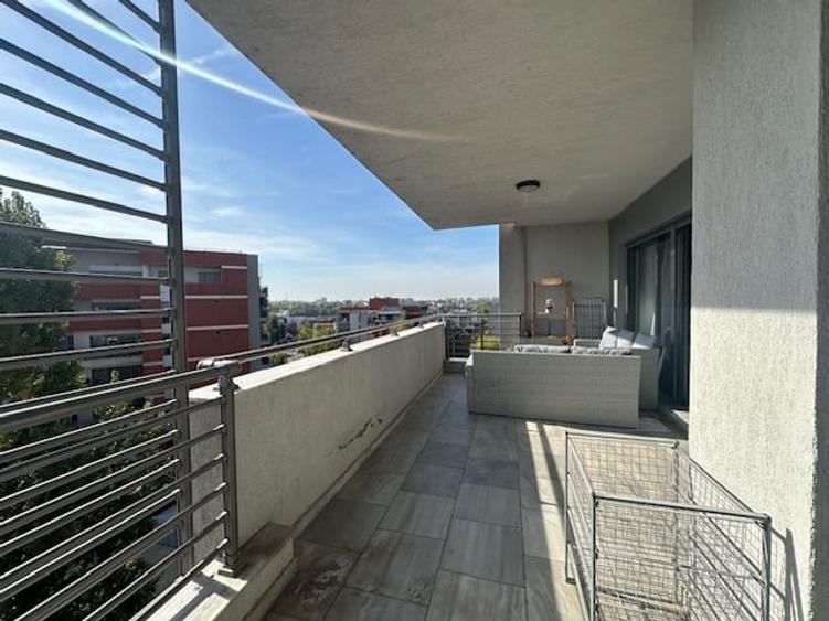 Apartament cu 3 camere semidecomandat în Sisești