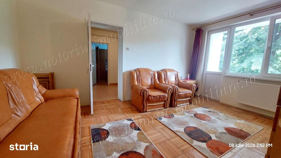 Apartament cu 3 camere semidecomandat în Est