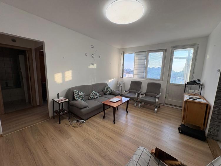 Apartament cu 2 camere semidecomandat în 1 Mai