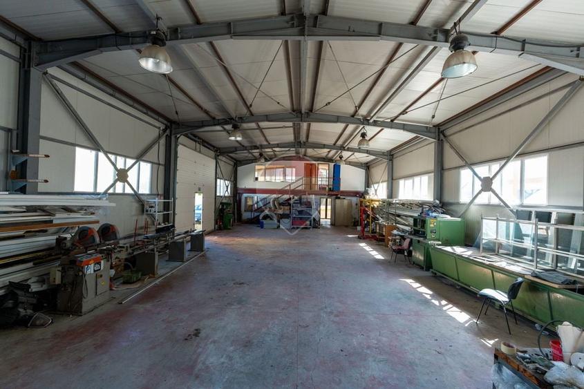 Spațiu comercial, de 260 mp, în Cristur