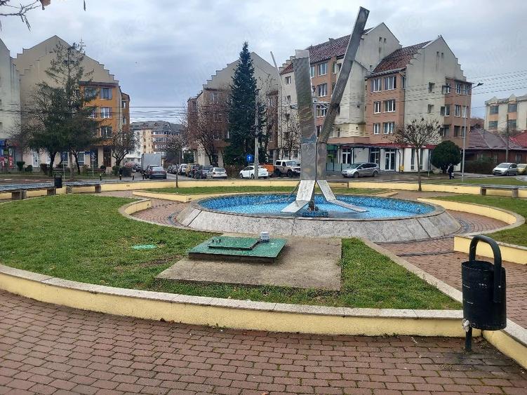 Apartament cu 3 camere decomandat în Exterior Vest