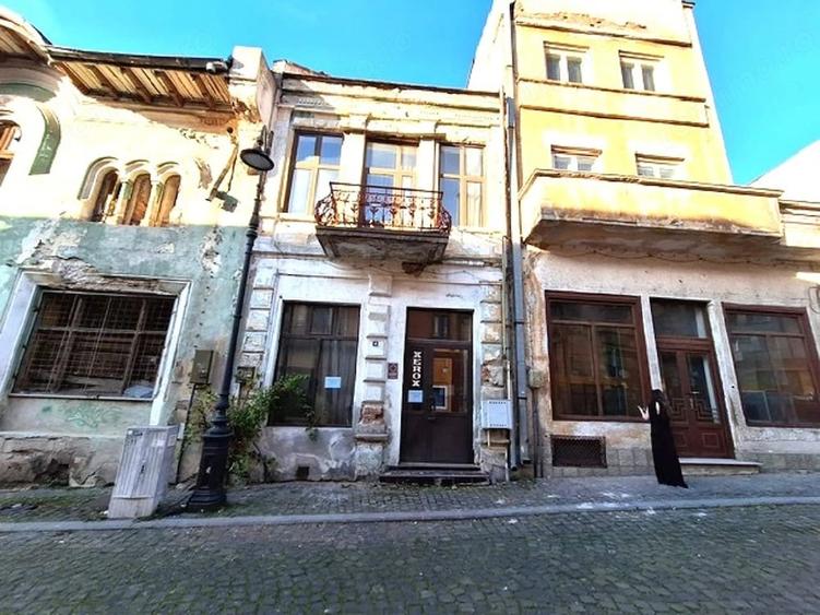 Casă cu Teren 50 Mp în Central