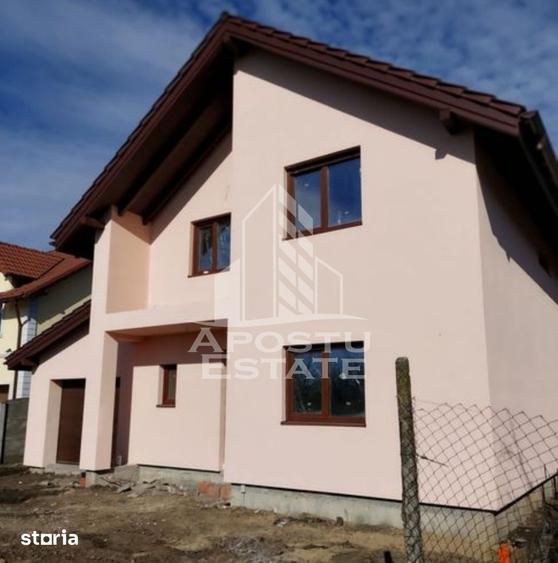 Casă cu 5 camere cu Teren 400 Mp în Parța