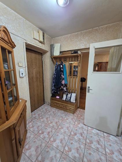Apartament cu 3 camere decomandat în Basarabia