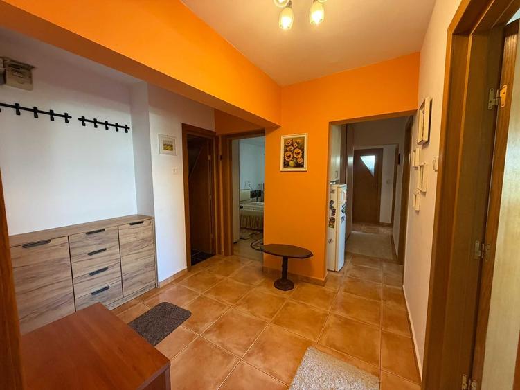 Apartament cu 4 camere decomandat în Drumul Taberei