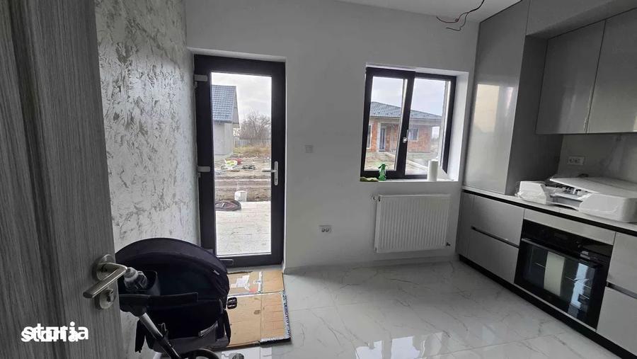 Casă cu 5 camere cu Teren 240 Mp în Holboca