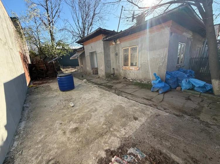 Casă cu 3 camere în Rahova
