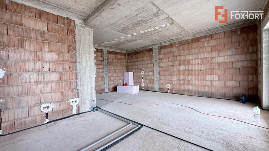 Duplex cu 5 camere cu Canalizare în Moșnița Nouă
