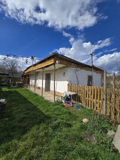 Casă cu 2 camere cu Teren 2876 Mp în Herneacova