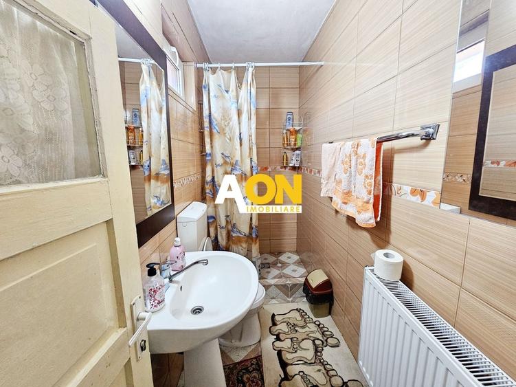 Casă individuală cu 4 camere cu Canalizare în Totoi