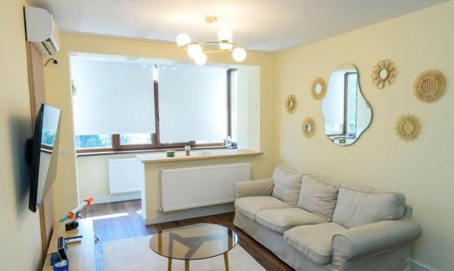 Apartament cu 3 camere semidecomandat, mobilat în Tomis II