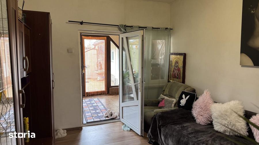 Casă cu 6 camere cu Teren 1072 Mp în Central