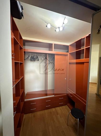 Apartament cu 3 camere decomandat, mobilat în Central