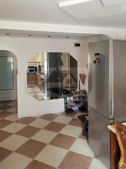 Apartament cu 3 camere decomandat, mobilat în Răcădău