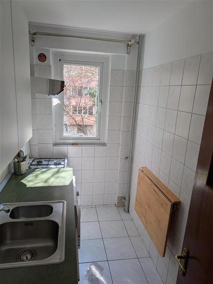 Apartament cu 2 camere decomandat, mobilat în Tei