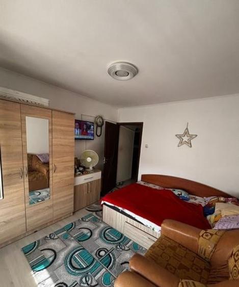 Apartament cu 3 camere semidecomandat în Gorjului