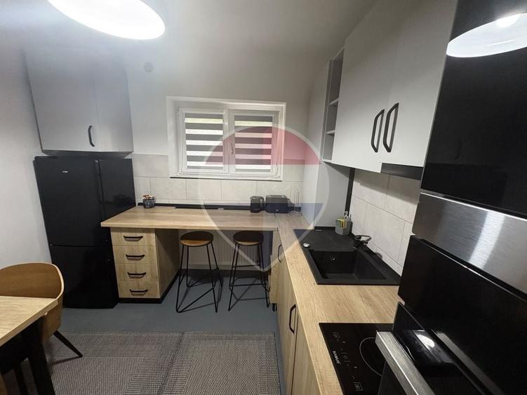 Apartament cu 2 camere decomandat, mobilat în Central