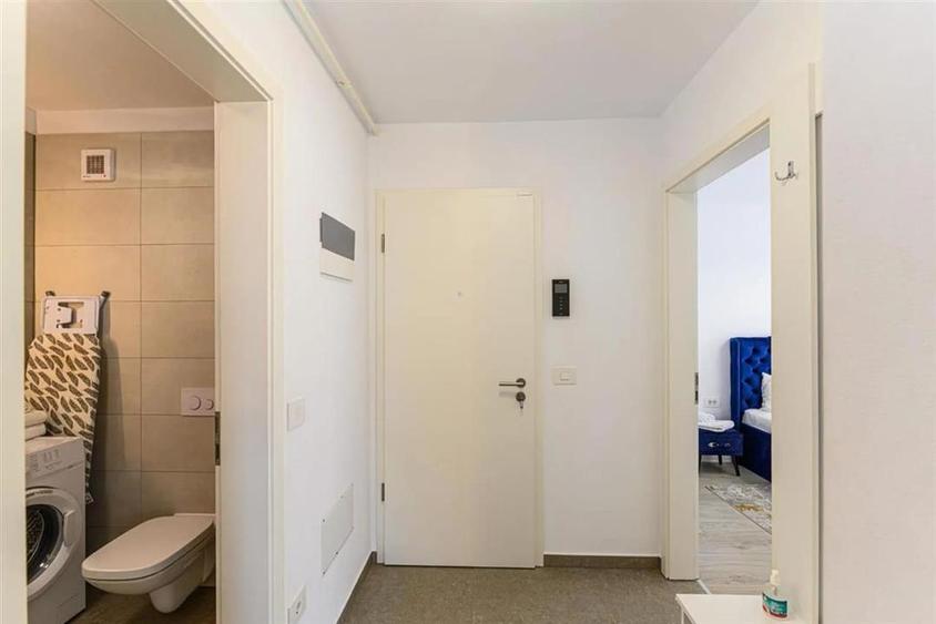 Apartament cu 2 camere decomandat, mobilat în Tractorul