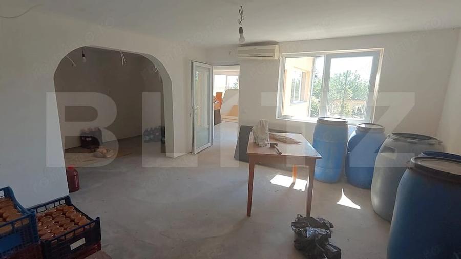 Casă cu Teren 2200 Mp în Dobra