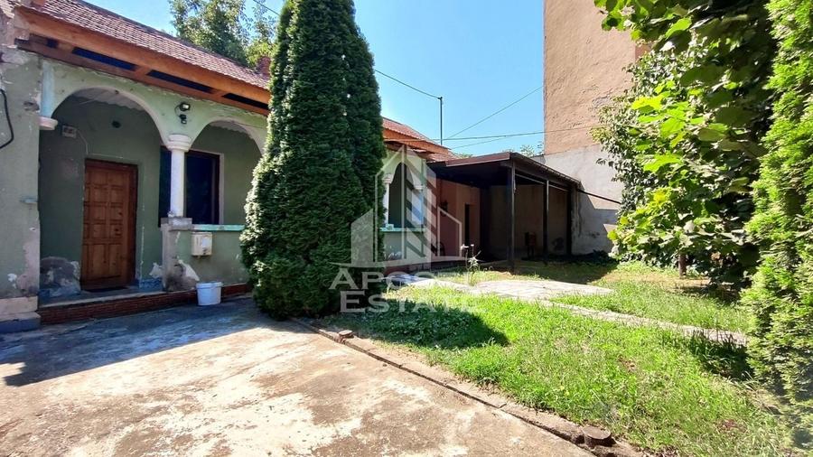 Casa la curte comuna 4 camere, zona Centrala - 1