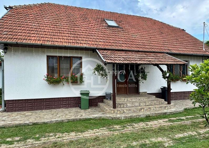 Casa de vanzare cu 4 camere si teren de 1000 mp in Sala...