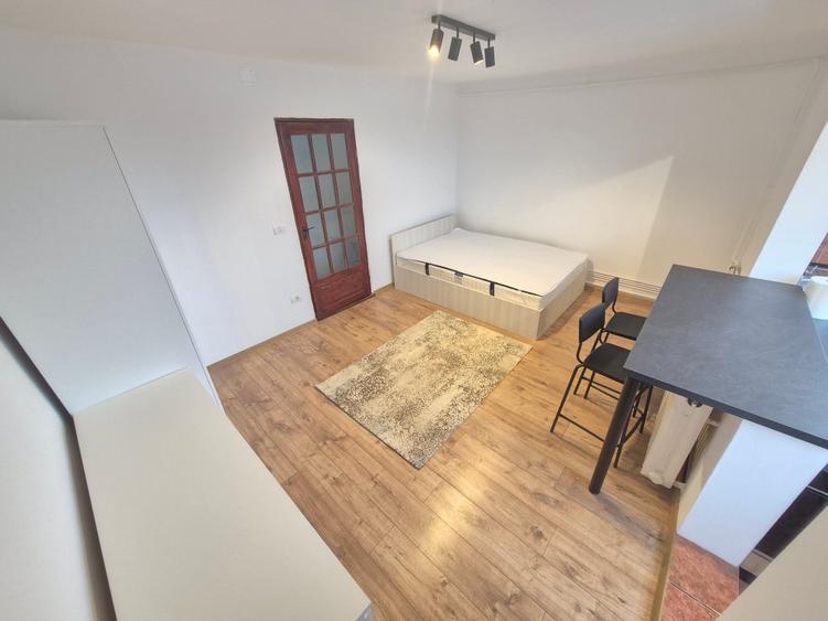 1 Cam-Complexul Studentesc-5 Min Centru--Mobilat--Aer Conditionat-280 Euro! - 4