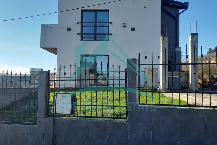 De vanzare casa la cheie, superfinisata, in Dezmir! - 2